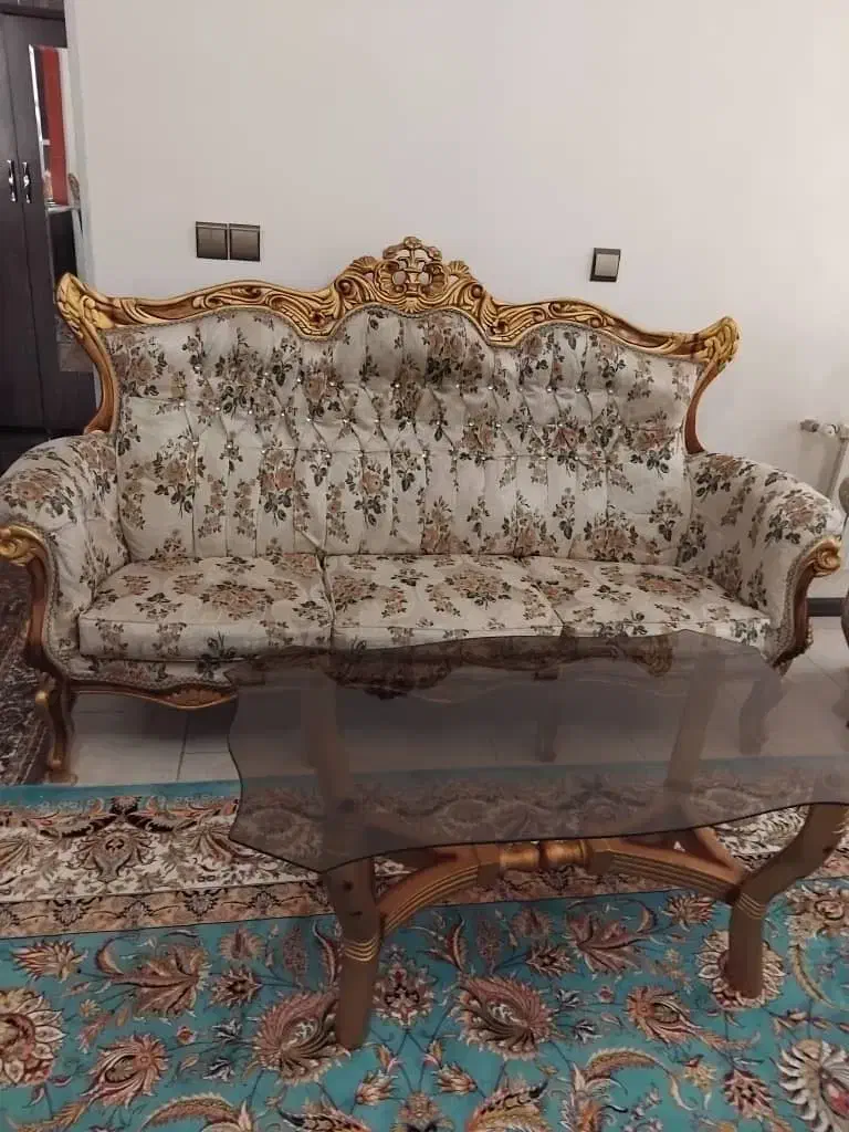 مبل کلاسیک ۹ نفره کار کرده تمیز و بدون پارگی|مبلمان خانگی و میز عسلی|هشتگرد, شهرک گلها|دیوار