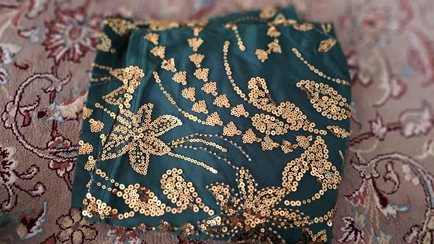 کراس و سخمه پولک و منجوق|لباس|جوانرود, |دیوار