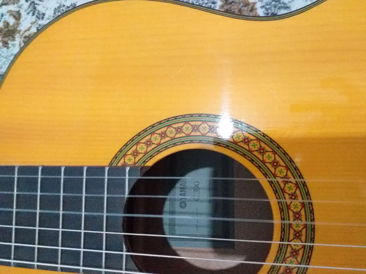 گیتار یاماها C390 و پایه گیتار پایه نت|گیتار، بیس، امپلیفایر|شیراز, گلشن|دیوار