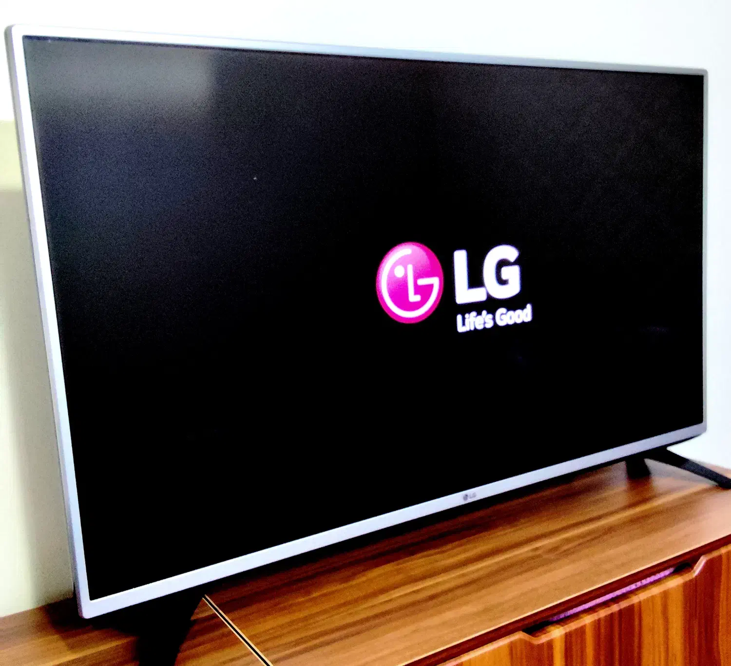 تلویزیون LED ال جی ۴۳ اینچ|تلویزیون و پروژکتور|ری, منصوریه منگل|دیوار