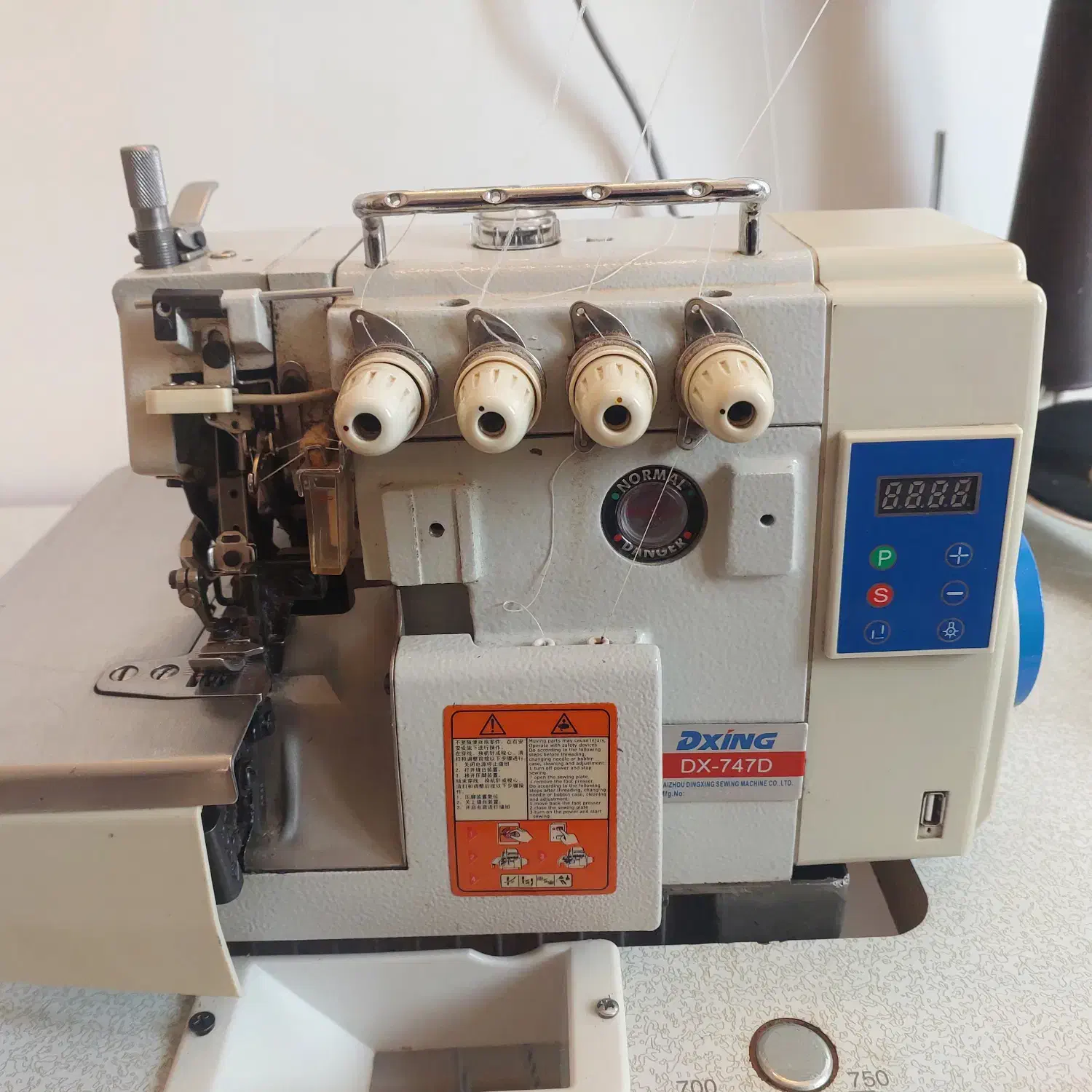 چرخ خیاطی در حد نو|چرخ خیاطی و ریسندگی|اراک, |دیوار