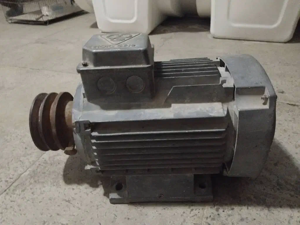 دینام سه فاز|ماشین‌آلات صنعتی|کرج, حصارک بالا|دیوار