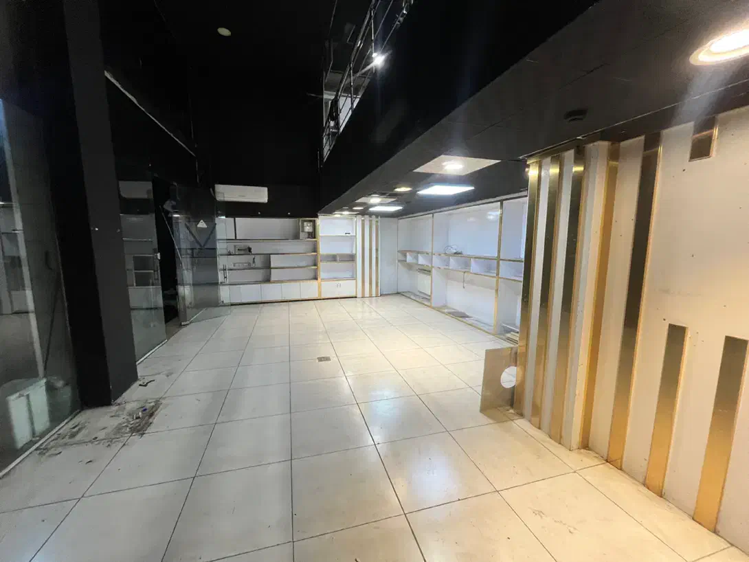 مغازه ۹۰ متری/با بالکن/بر اصلی میدان گاز /نامجو|اجارهٔ مغازه و غرفه|رشت, نامجو|دیوار