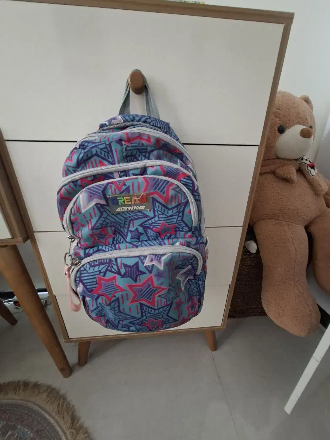 کوله پشتی|کیف، کفش، کمربند|اندیشه, اندیشه فاز ۳|دیوار