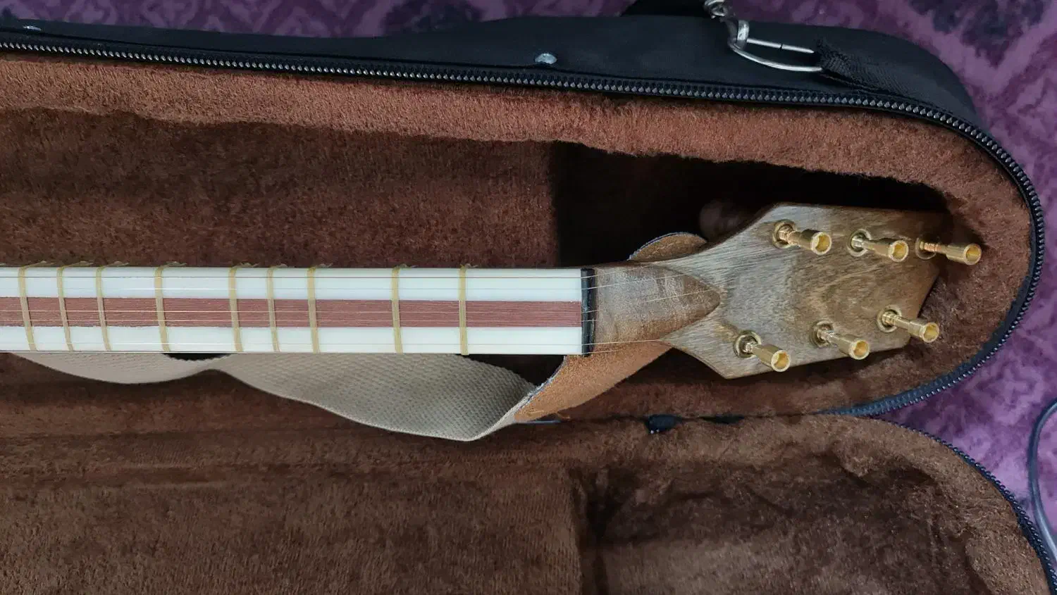 تار سه مهر ویژه هاشمیان|سازهای سنتی|کاشان, باهنر|دیوار