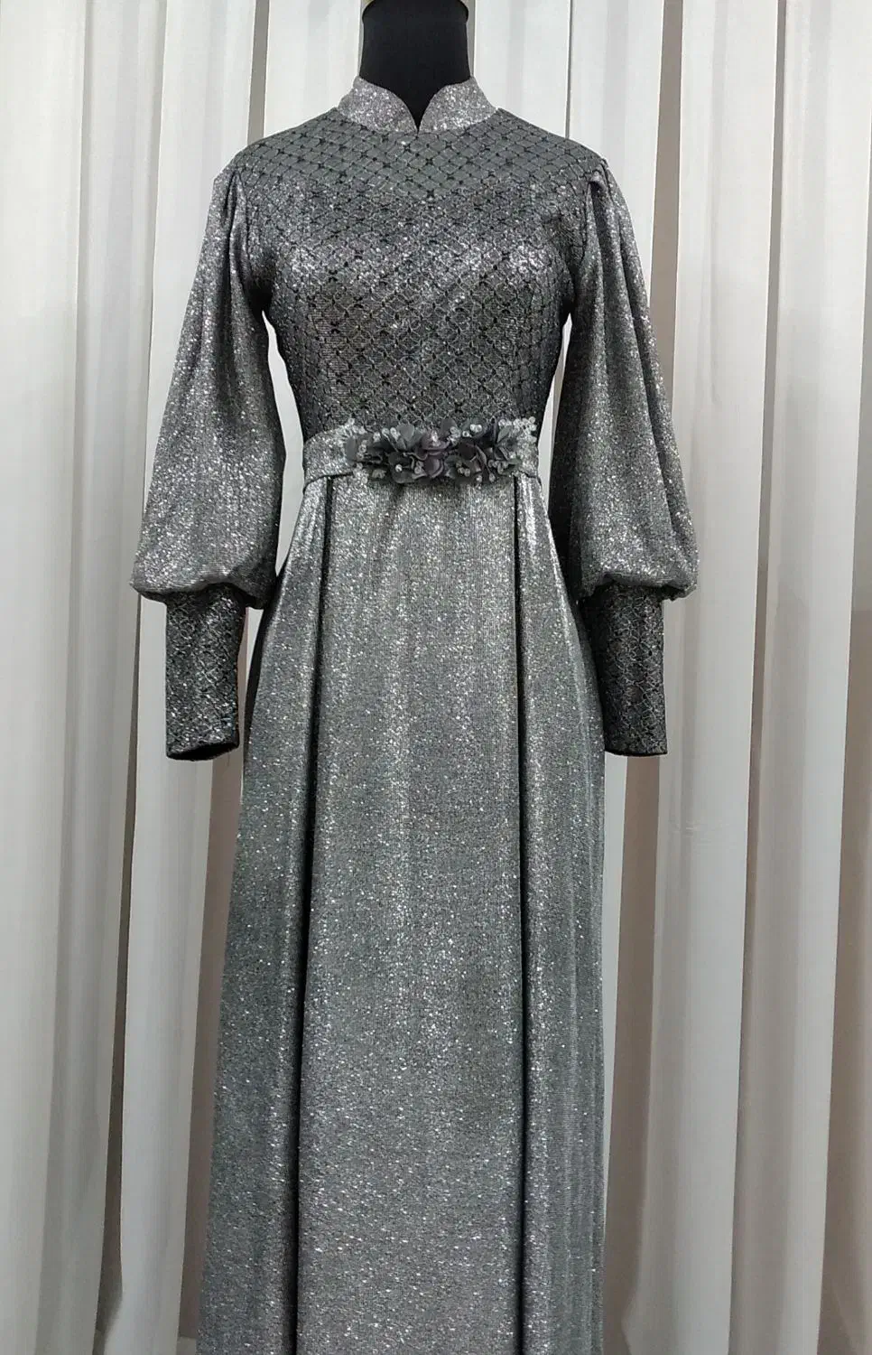 لباس مجلسی|لباس|ری, علایین|دیوار