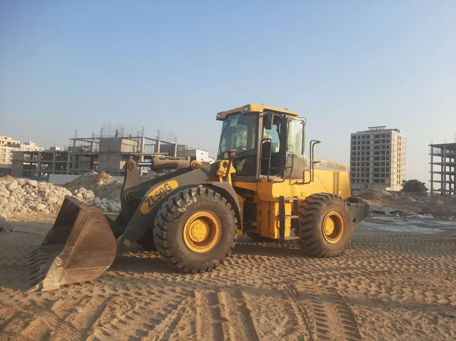 اجاره لودر Zl50 و کامیون دهچرخ|خدمات حمل و نقل|بندرعباس, |دیوار