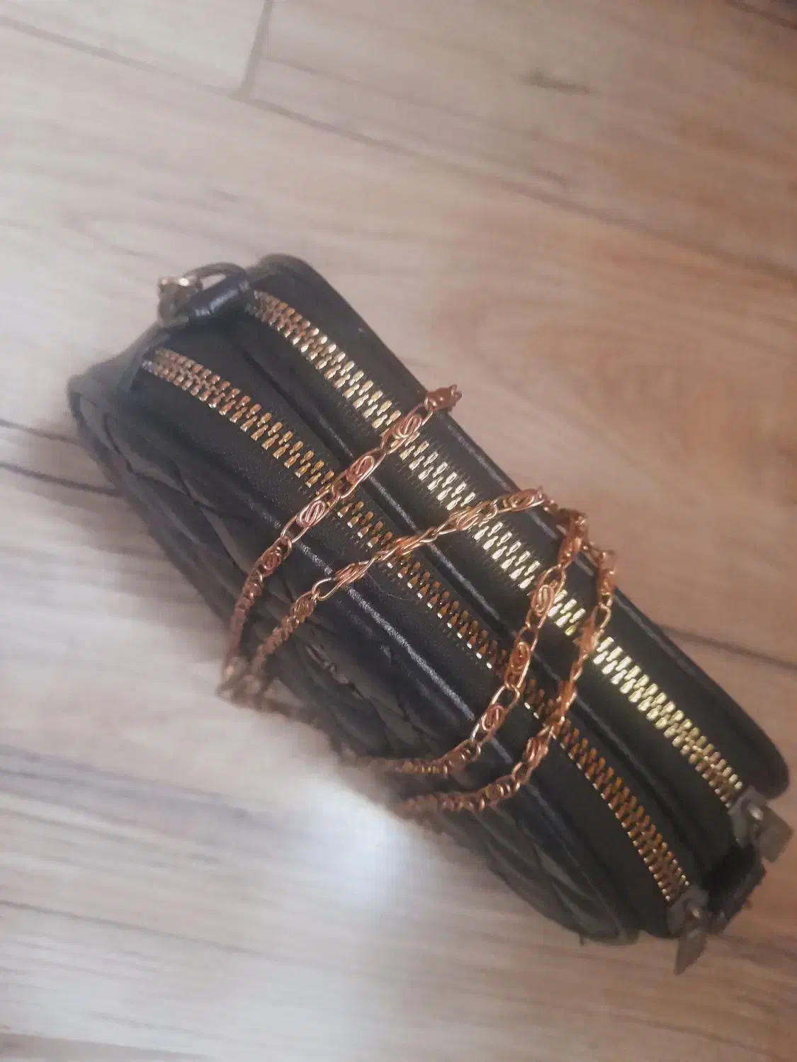 کیف‌کوچیک‌‌دو‌تا‌زیپ‌داره‌وه‌جا‌داره|کیف، کفش، کمربند|رشت, نخودچر|دیوار