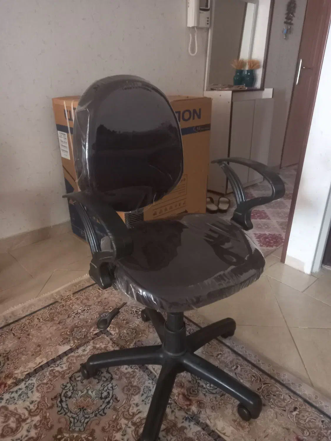 یک عدد صندلی مدیدیریت جک دار سالم|صندلی و نیمکت|گلستان (تهران), |دیوار