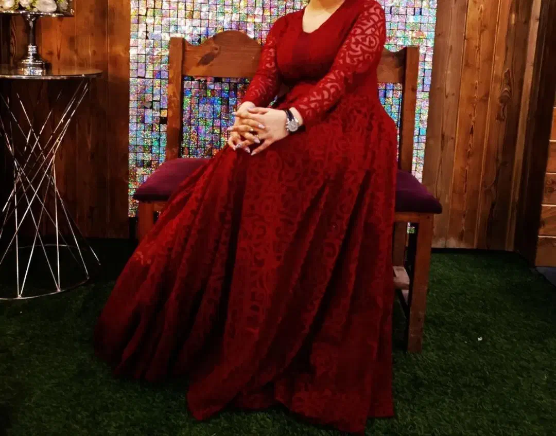 پیراهن مجلسی|لباس|لشت نشا, |دیوار