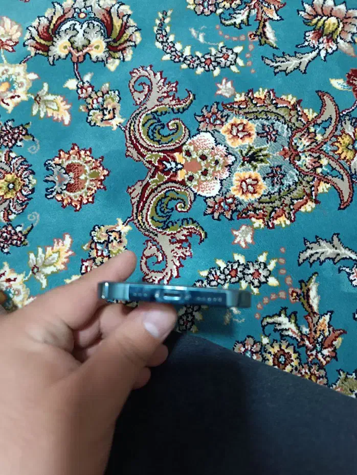 آیفون ۱۲ پرو ۲۵۶ در حد نو باتری ۸۰٪ با شارژر اصلی|موبایل|مشهد, امام رضا (ع)|دیوار