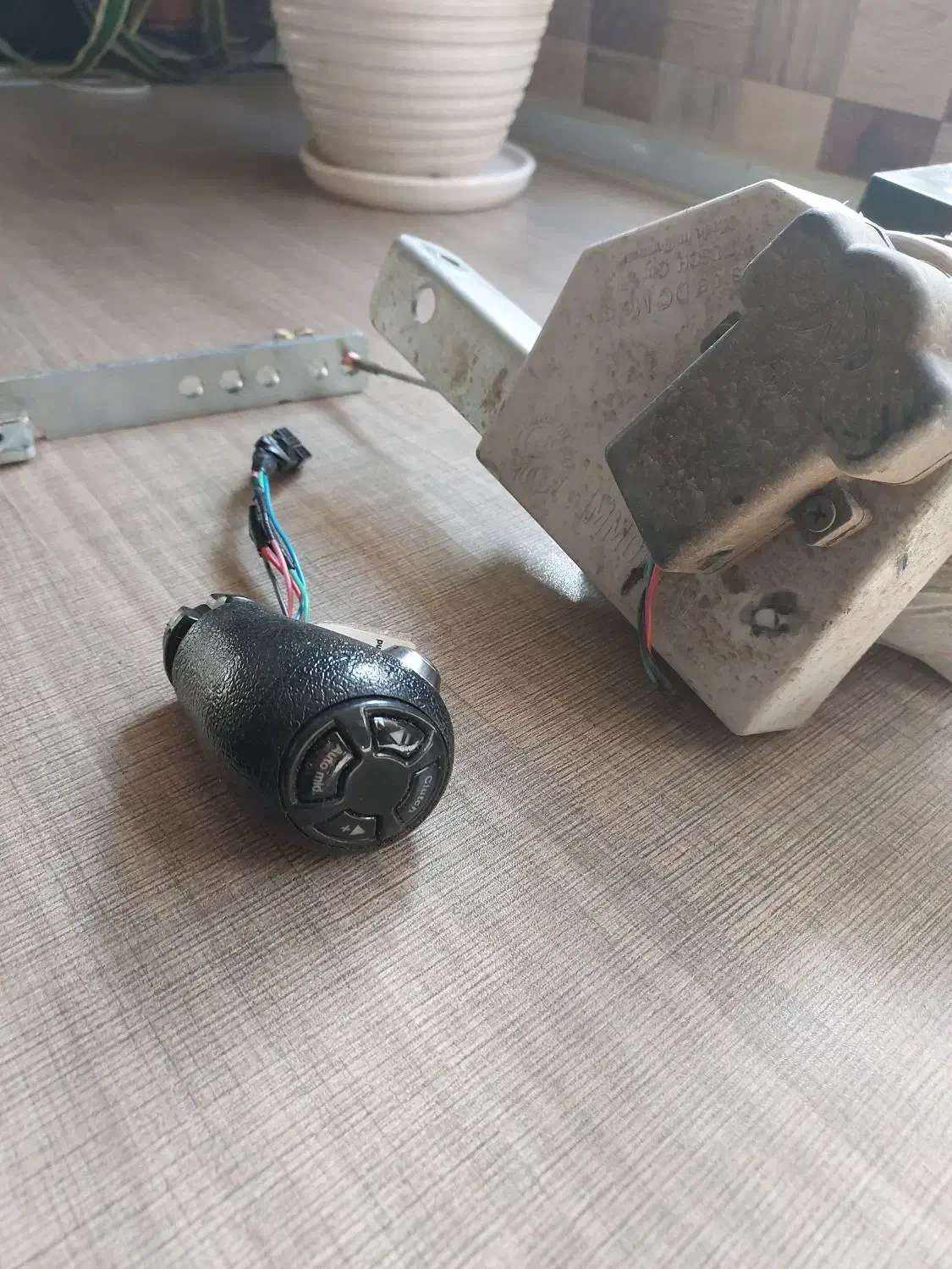 یک دستگاه کلاج برقی|قطعات یدکی و لوازم جانبی|منجیل, |دیوار