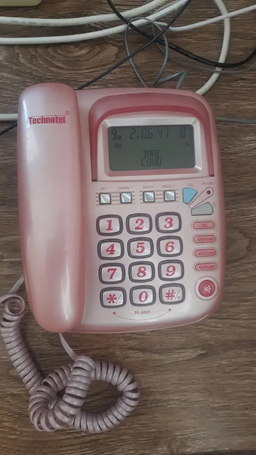 دو عدد تلفن رومیزی|تلفن رومیزی|مهاباد (آذربایجان غربی), |دیوار