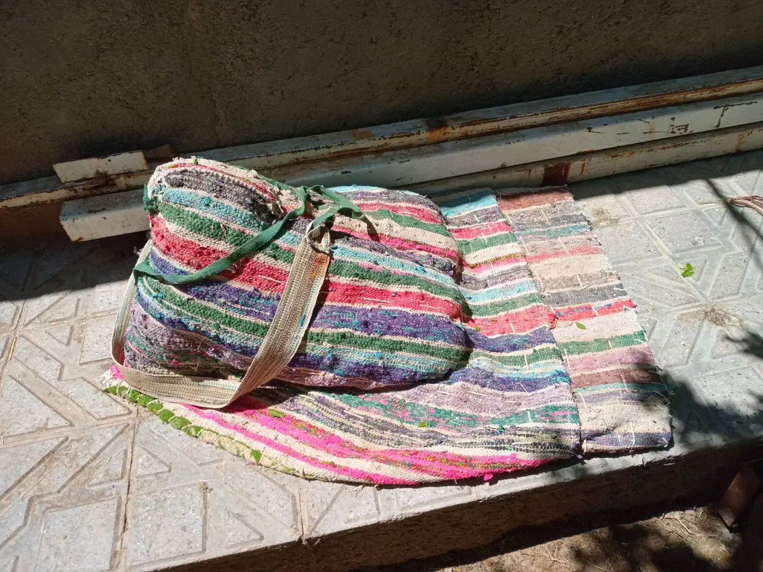 خر آرام|حیوانات مزرعه|درمیان, |دیوار