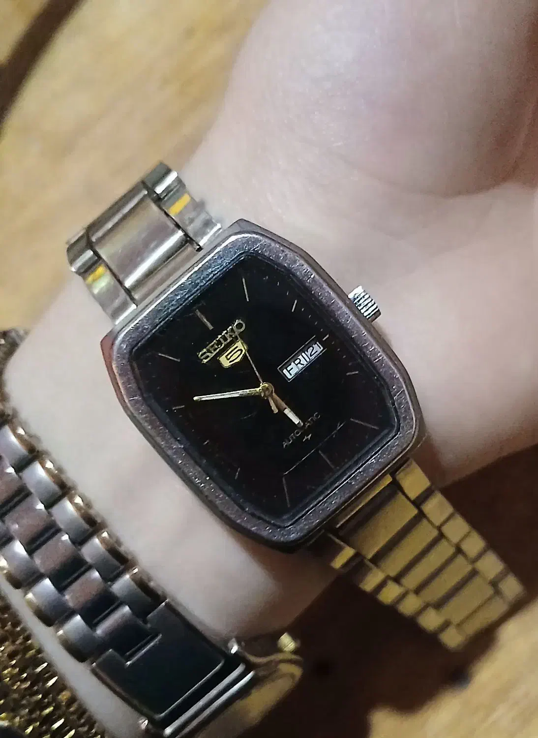 SEJIKO|ساعت|رشت, پل تالشان|دیوار