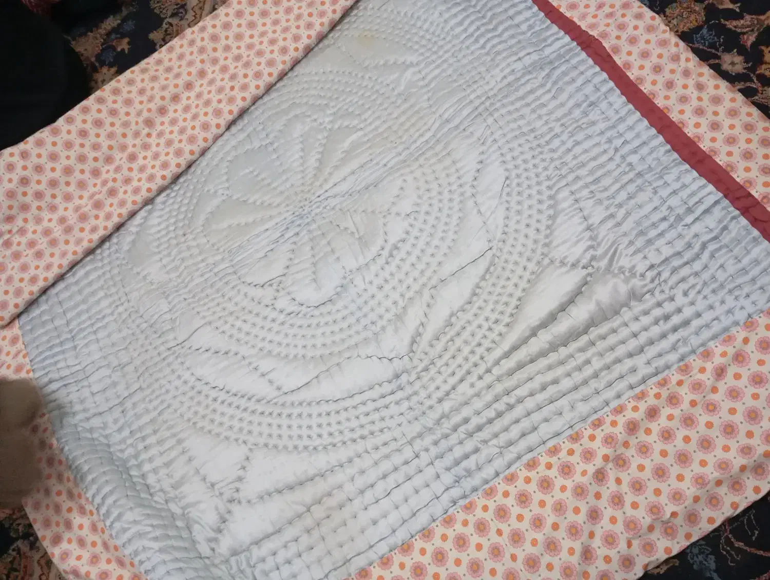 لحاف|رختخواب، بالش، پتو|کاشان, کلنگه|دیوار