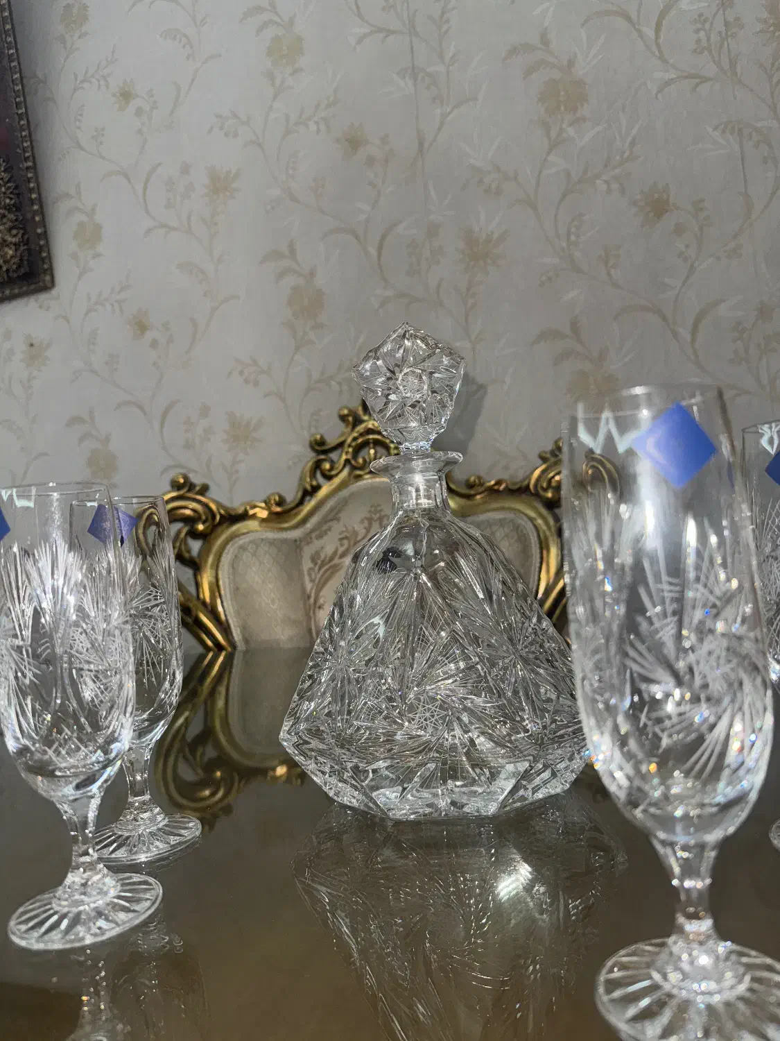 گل وگلدان با میز چوبی|صنایع دستی و سایر لوازم تزئینی|چهاردانگه (تهران), |دیوار