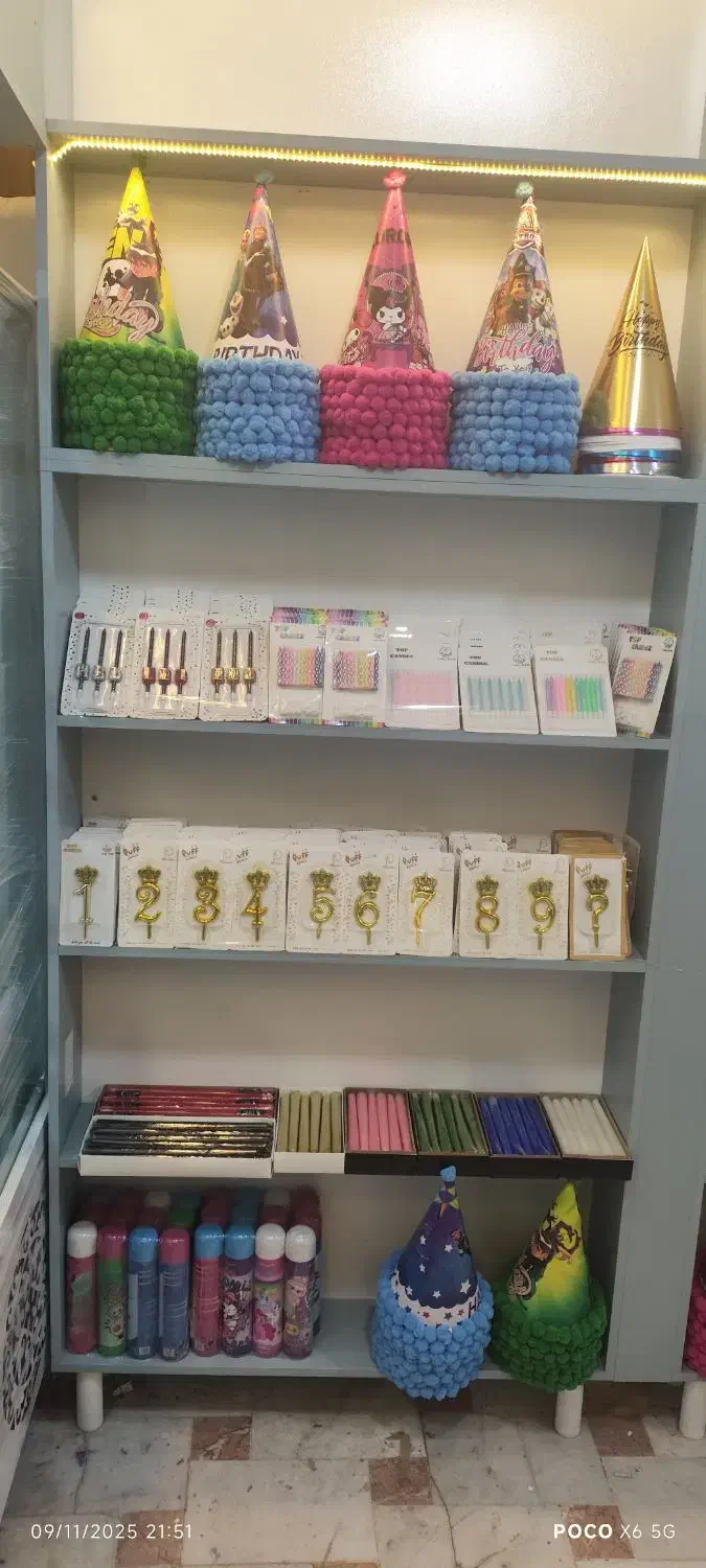 فروشنده خانم جهت فروشندگی در شیرینی فروشی|استخدام خدمات فروشگاه و رستوران|شیراز, وصال|دیوار