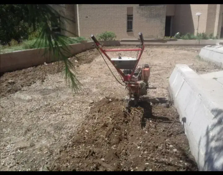 خدمات باغی کلتیواتور وگوده زنی|خدمات باغبانی و درختکاری|ابرکوه, |دیوار