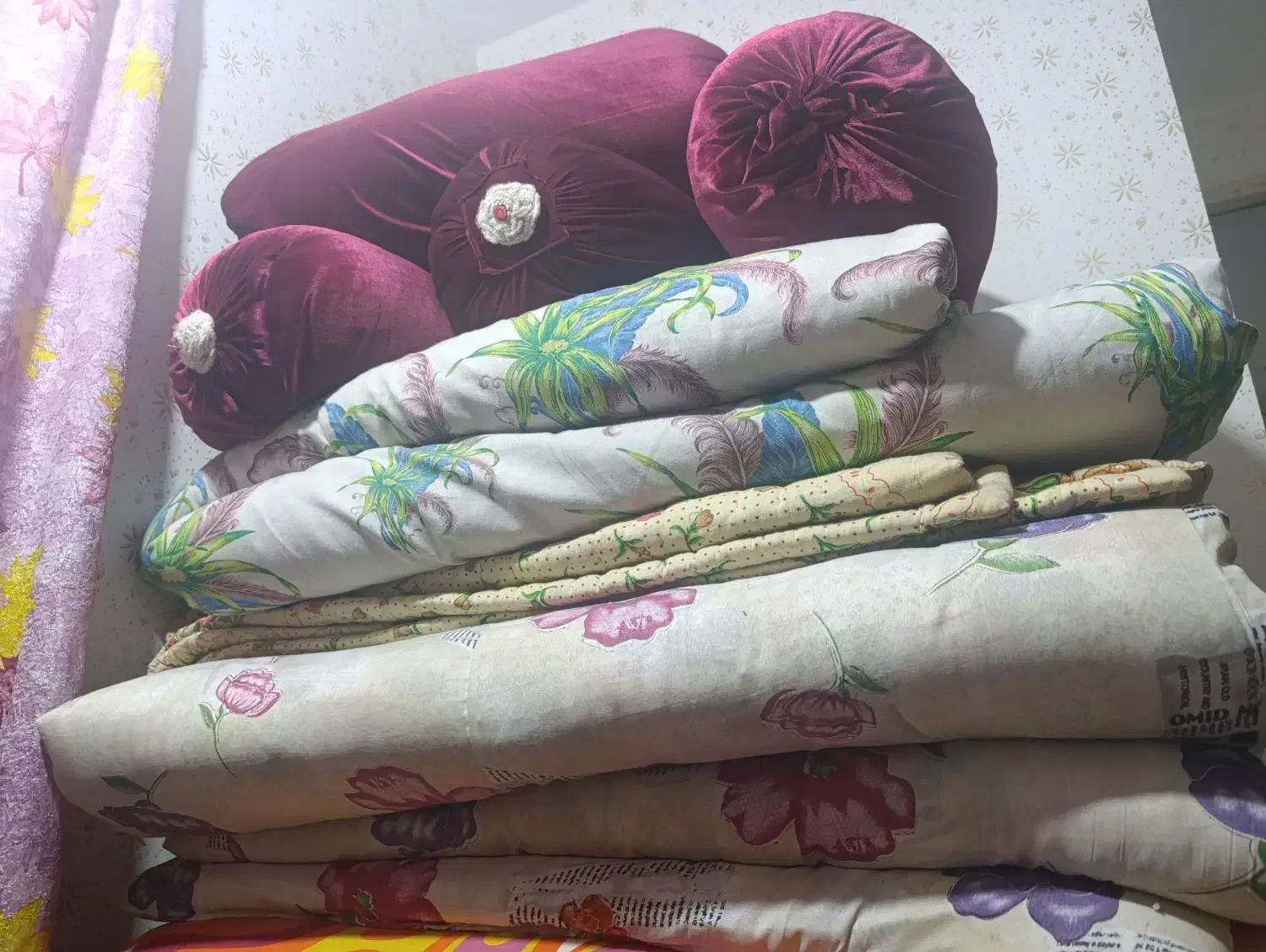۵ تا تشک پنبه ای یک  نفره و بالشت لوله ای|رختخواب، بالش، پتو|اهواز, کوی مهدیس|دیوار