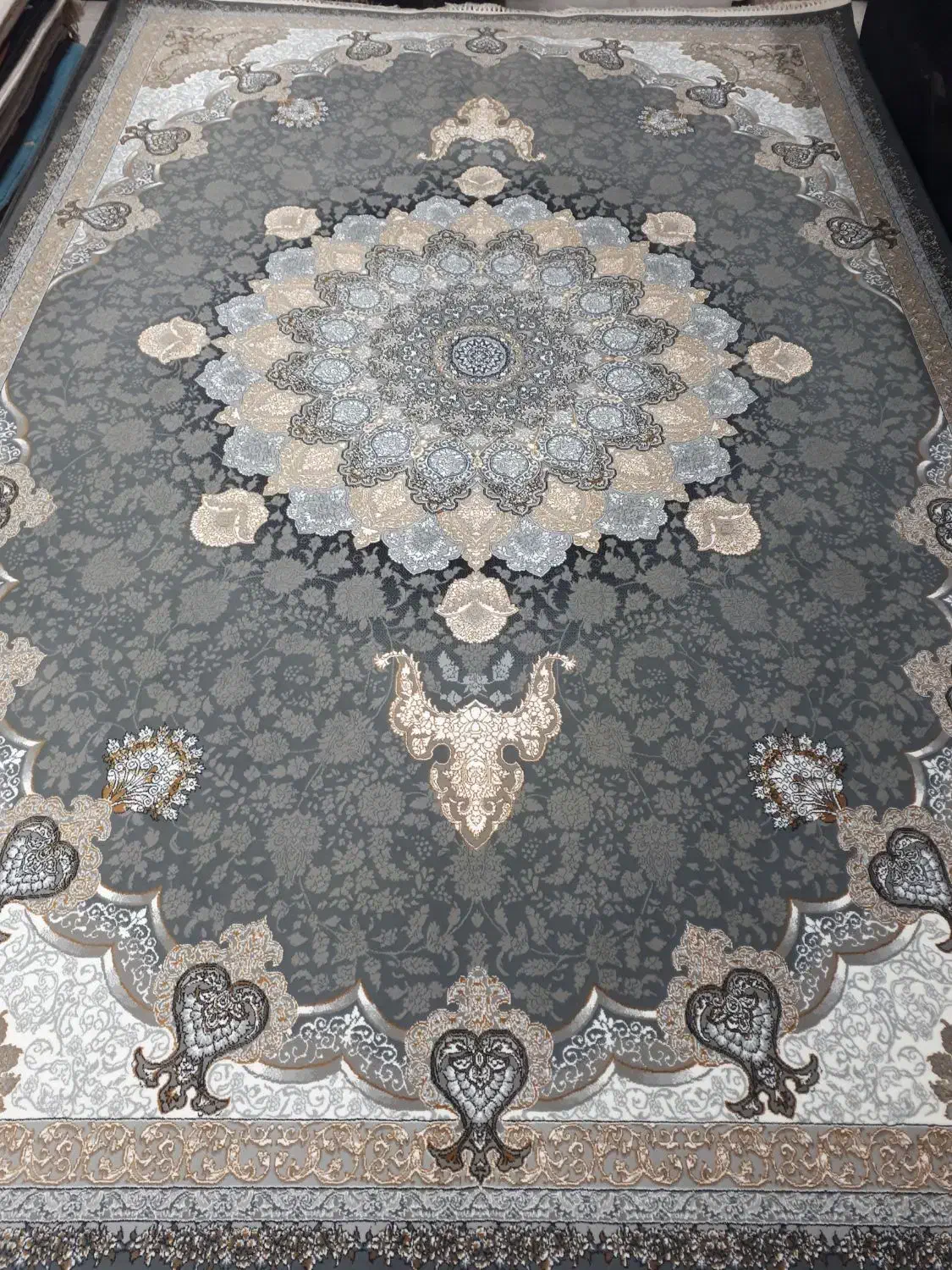 ۶ متری ۷۰۰ شانه|فرش|تبریز, |دیوار