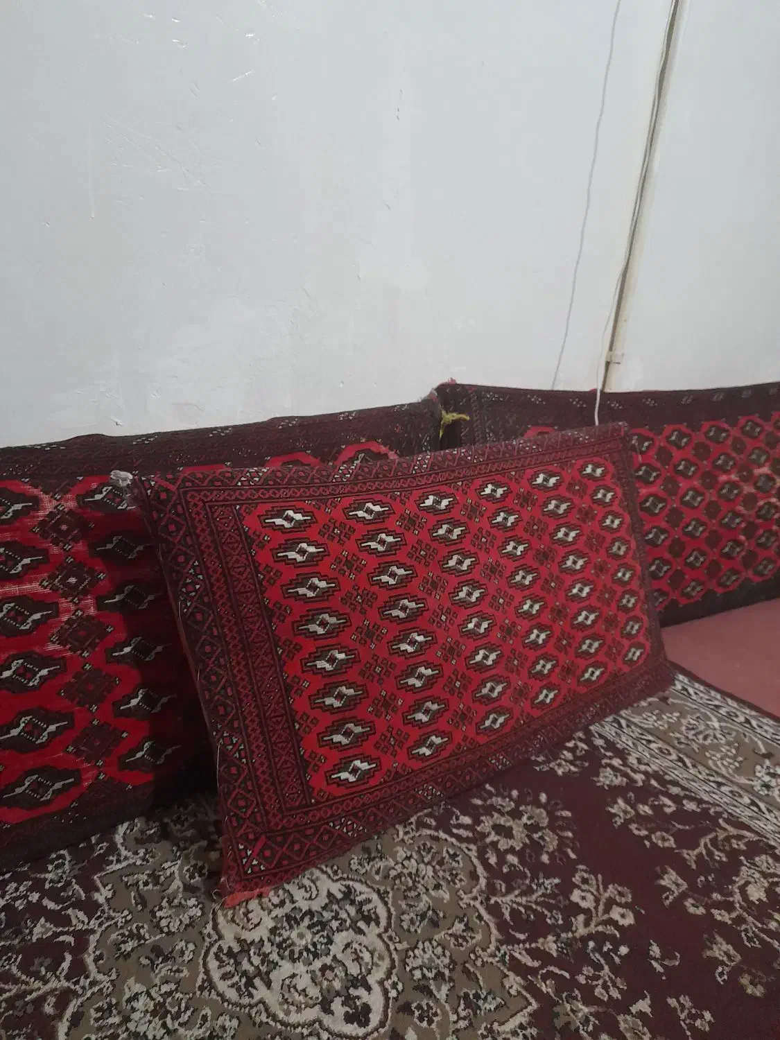 4عدد پشتی|پشتی|بروجرد, |دیوار