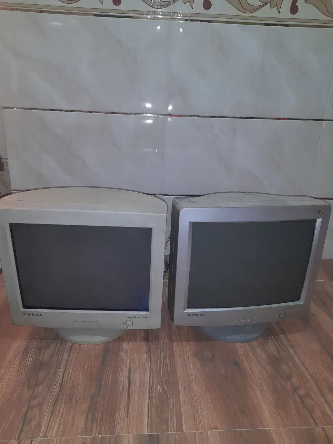 مانیتور سالم تمیز آبپخش|قطعات و لوازم جانبی رایانه|آبپخش, |دیوار