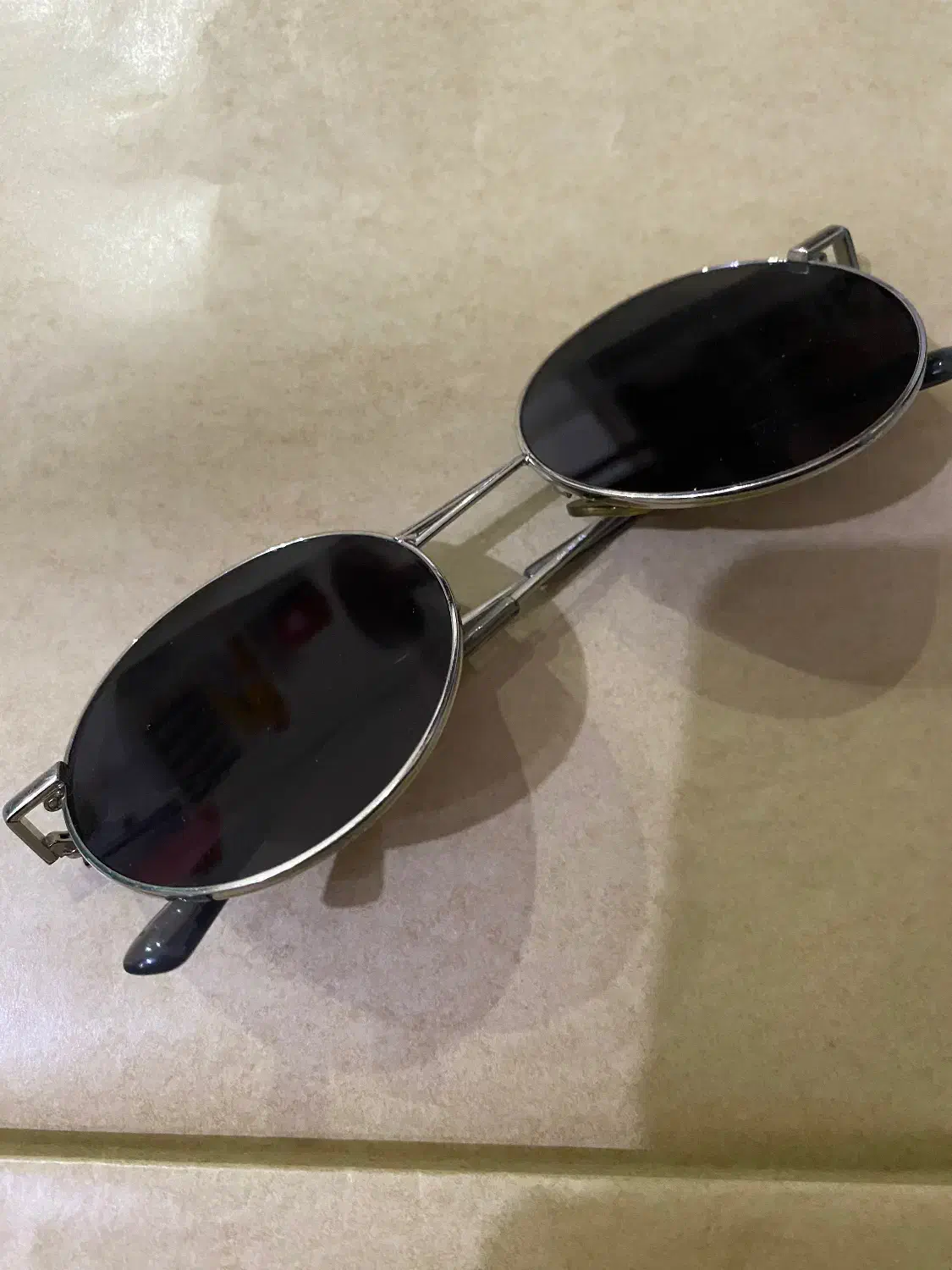 عینک گرد مناسب انواع فرم صورت|زیورآلات و اکسسوری|شیراز, قدوسی غربی|دیوار