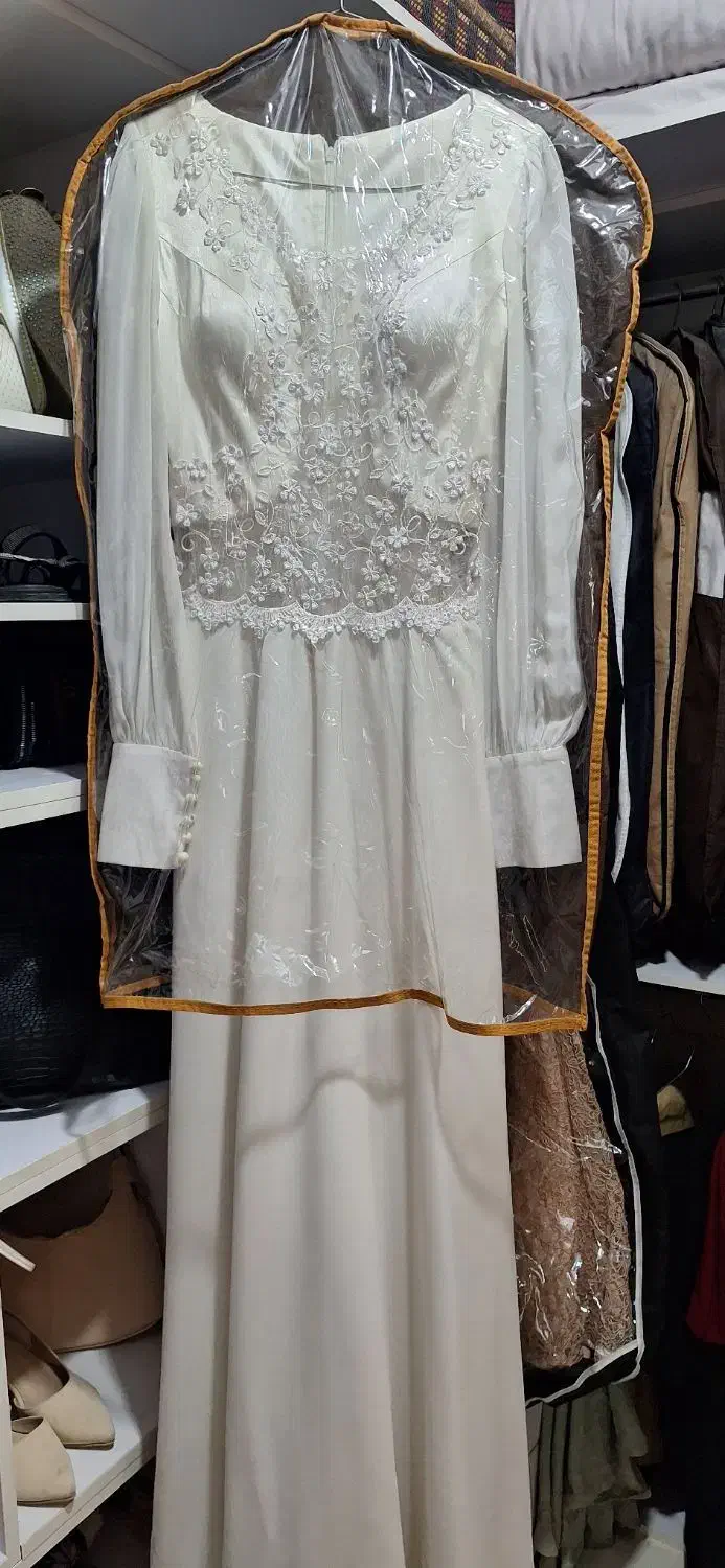 لباس  سفید فرمالیته|لباس|برخوار, |دیوار