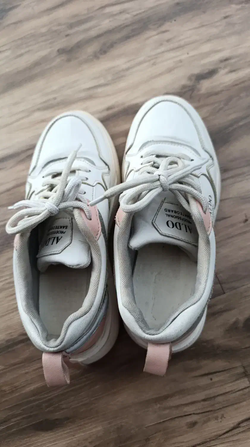 کفش اسپرت|کیف، کفش، کمربند|تهران, مرزداران|دیوار