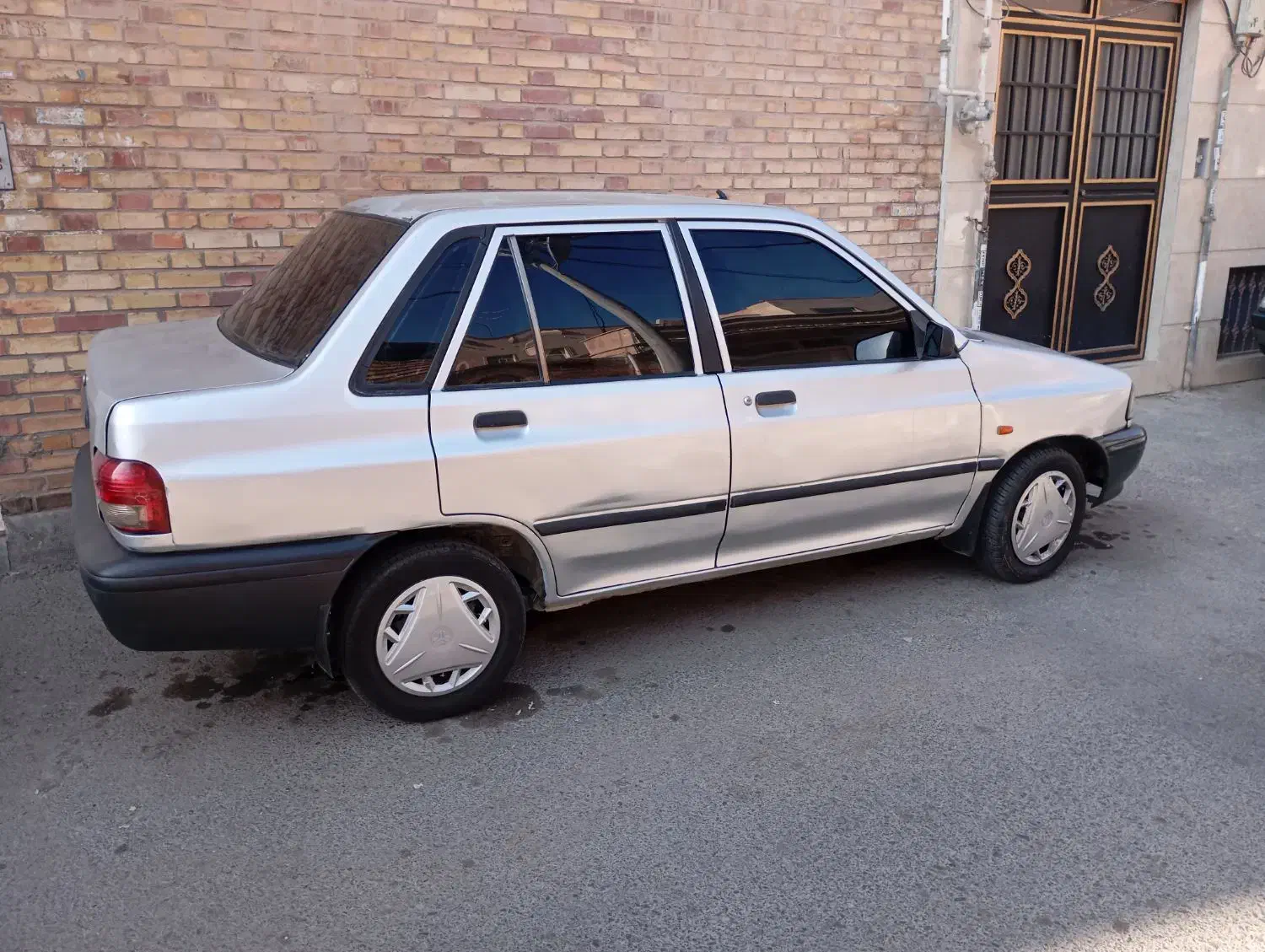 یک دستگاه خودروی نقره ای مدل ۱۳۸۵|خودرو سواری و وانت|قم, انسجام|دیوار