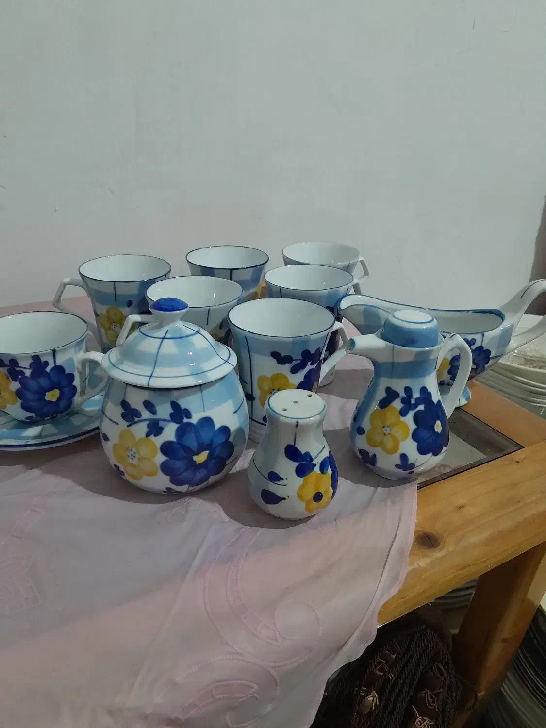 یه سری وسایل پذیرایی....قیمت هرعددفرق می کنه|ظروف سرو و پذیرایی|رشت, جانبازان|دیوار