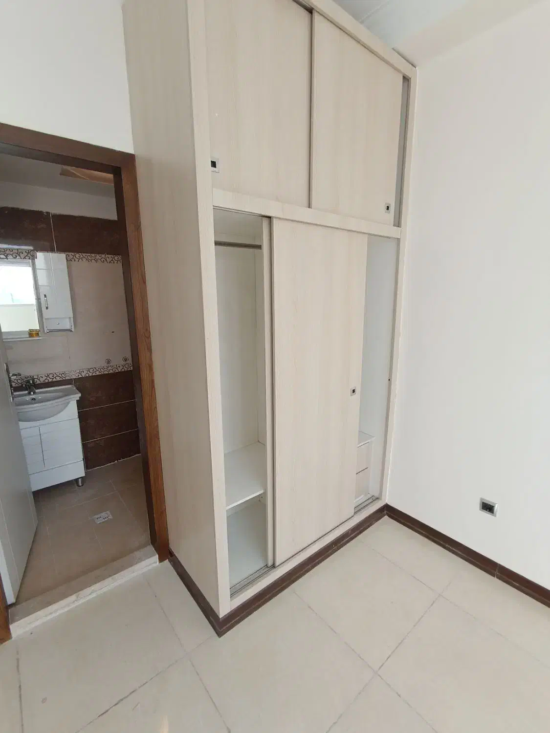 آپارتمان متراژهای  ۷۵ و ۱۰۰ و ۱۱۵ متر