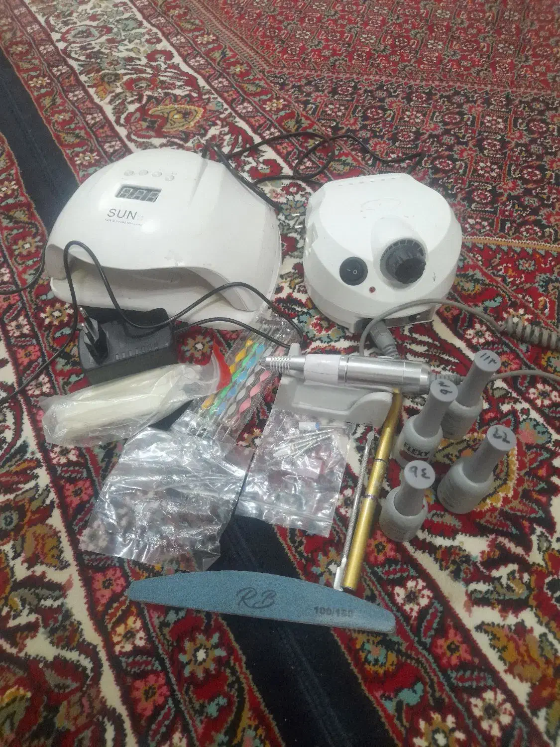 دستگاه ناخن|آرایشگاه و سالن‌های زیبایی|اردبیل, |دیوار