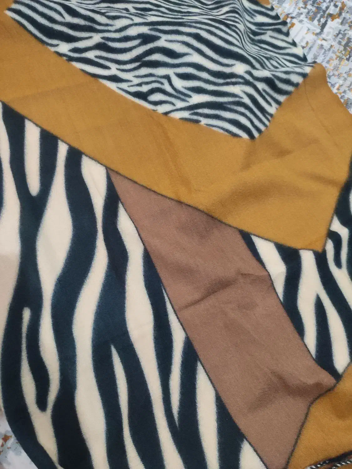 شال|لباس|کرج, دهقان ویلا|دیوار