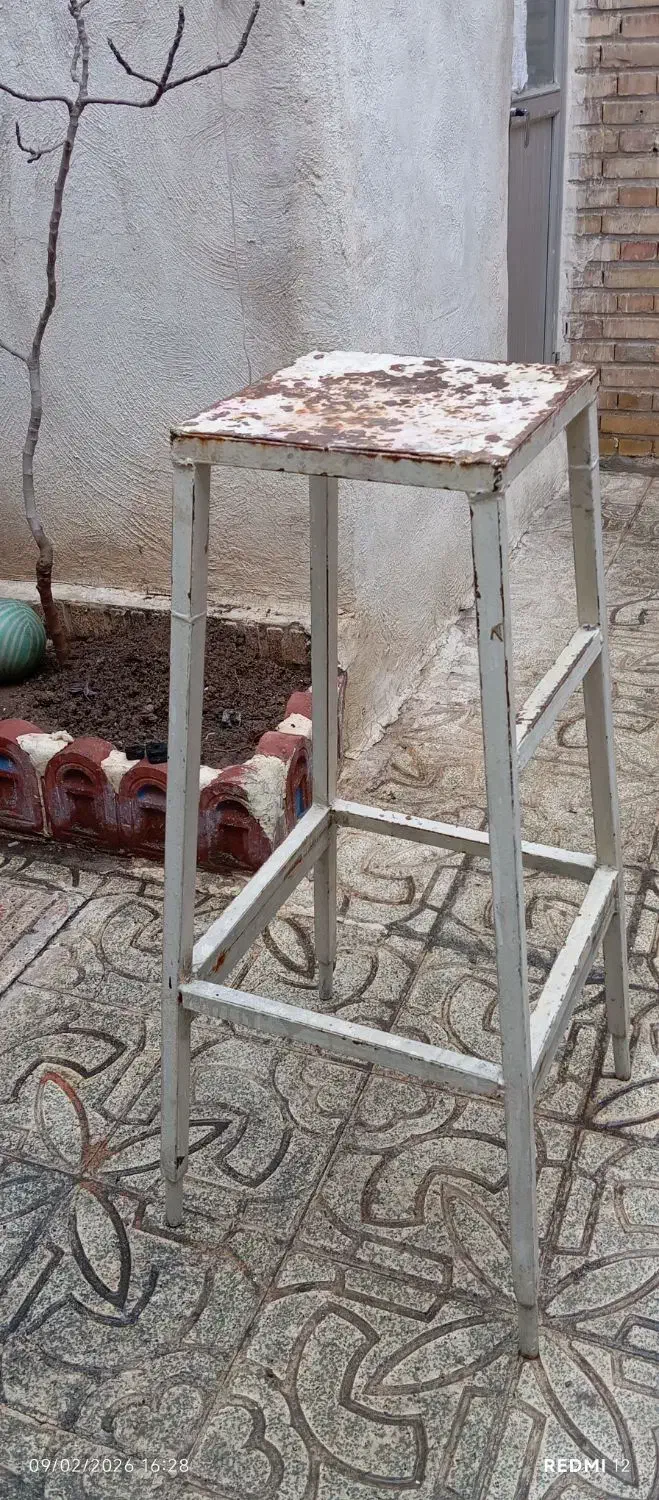 چهار پایه آهنی|صندلی و نیمکت|تبریز, |دیوار