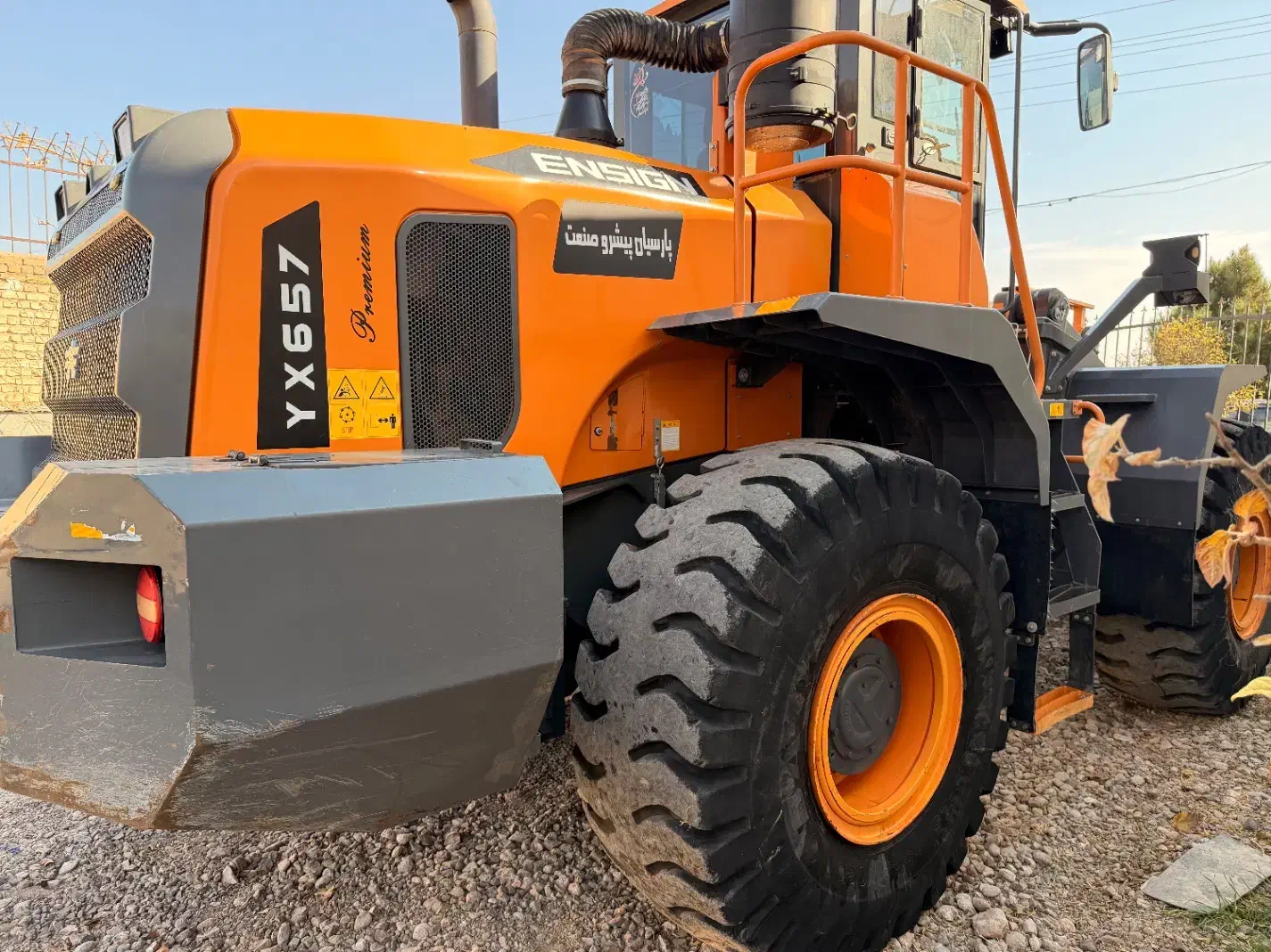 لودر اینساین|خودرو سنگین|تربت‌حیدریه, پائین ولایت|دیوار