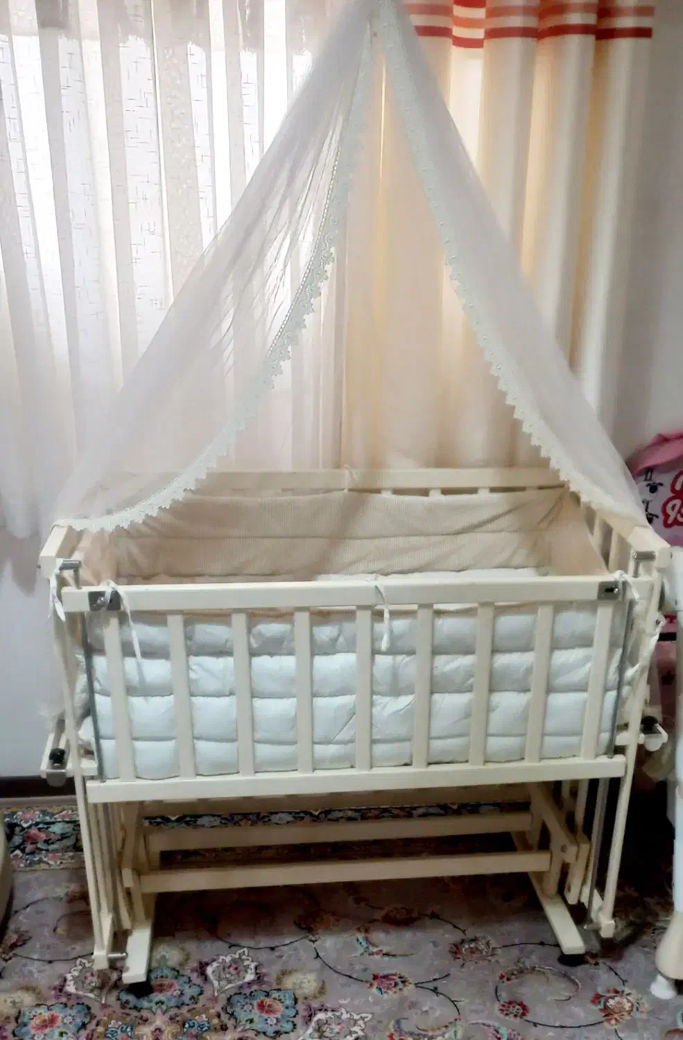 تخت گهواره کنار مادر + روروئک|تخت و صندلی بچه|همدان, |دیوار