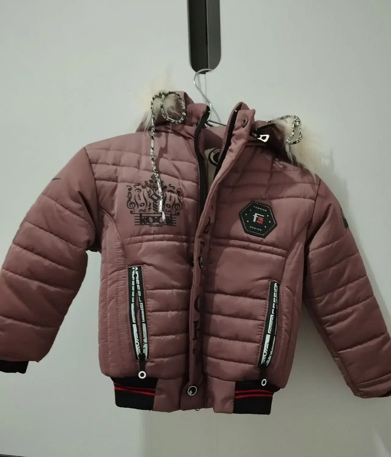 کاپشن نونو|کفش و لباس بچه|نیشابور, مازول|دیوار