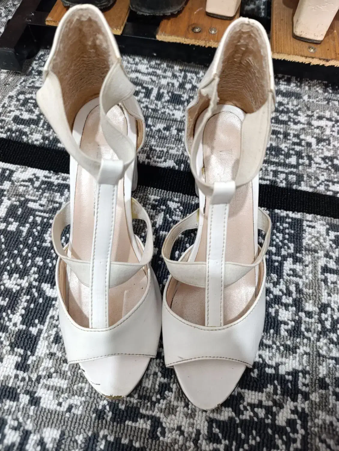 کفش پاشنه دار|کیف، کفش، کمربند|بروجرد, |دیوار