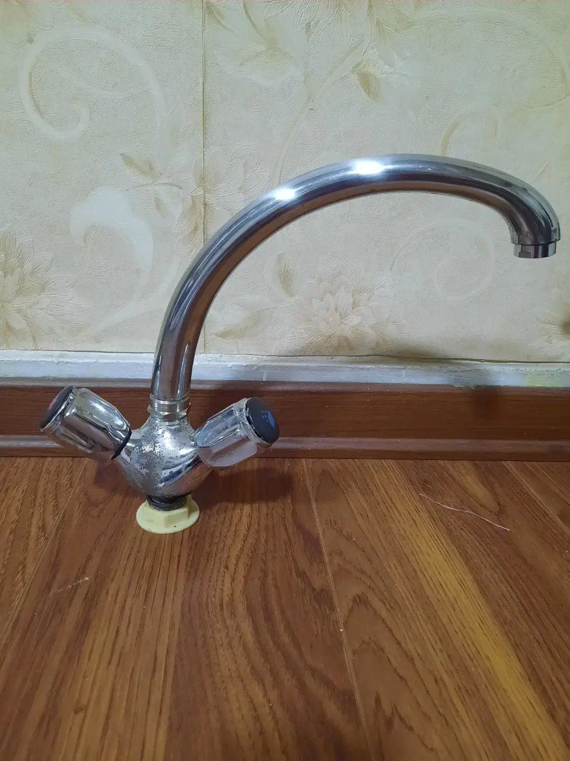 شیر|لوازم سرویس بهداشتی|بندر انزلی, تهران|دیوار