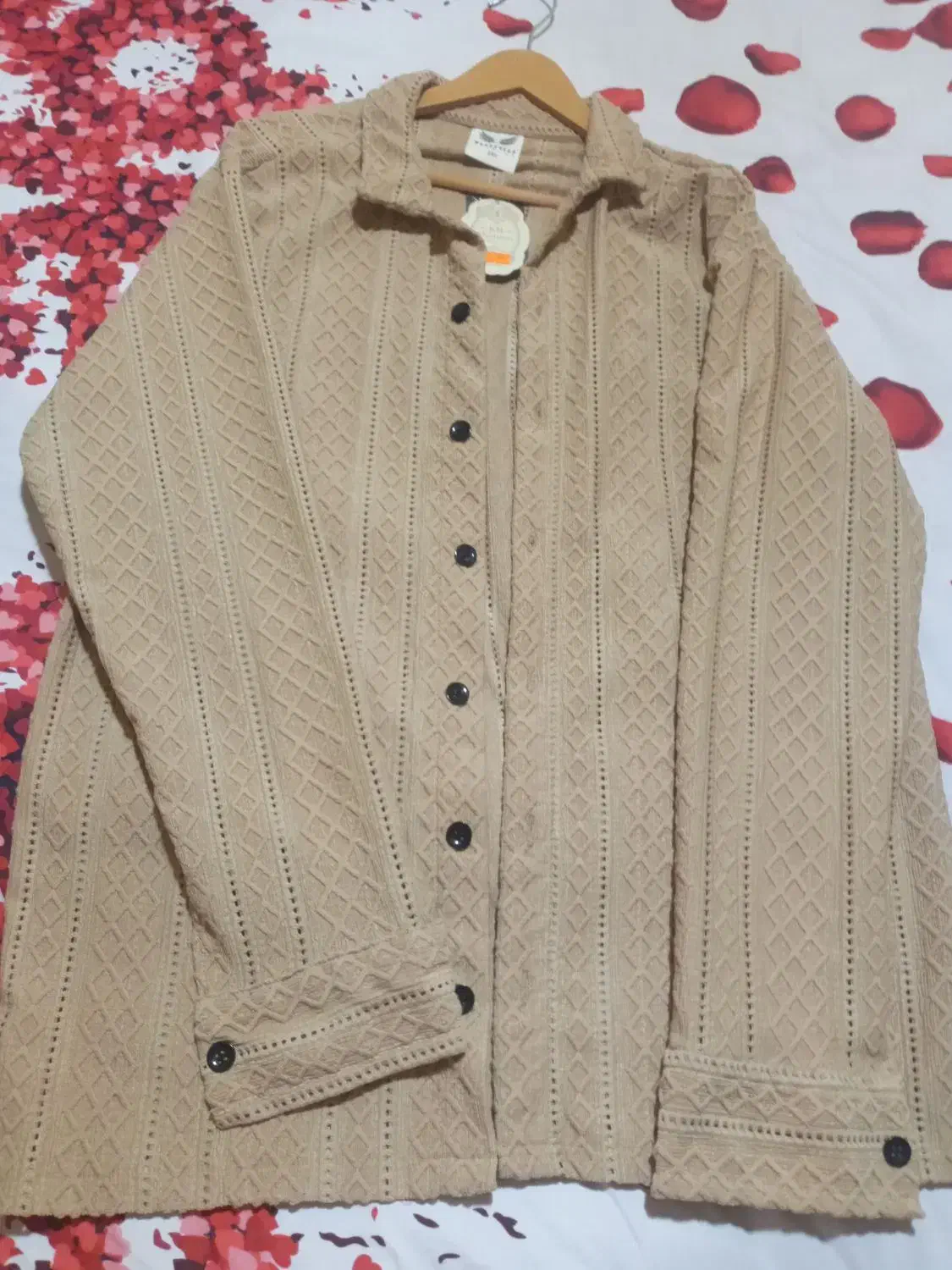 پیراهن خامه دوزی شده|لباس|رشت, منظریه|دیوار