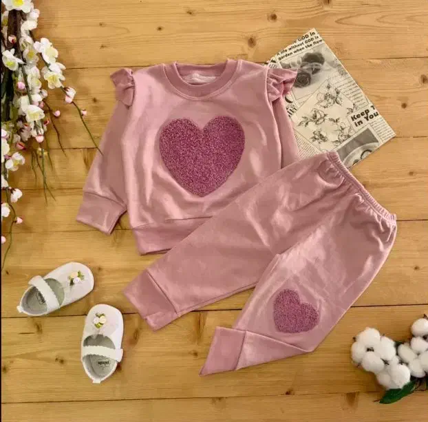 پوشاک کودک|کفش و لباس بچه|بافق, |دیوار