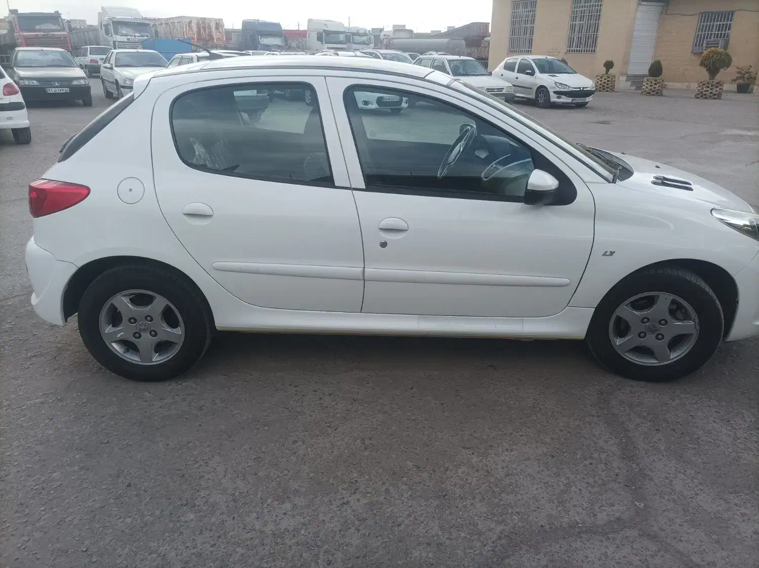 پژو ۲۰۷|خودرو سواری و وانت|یزد, |دیوار