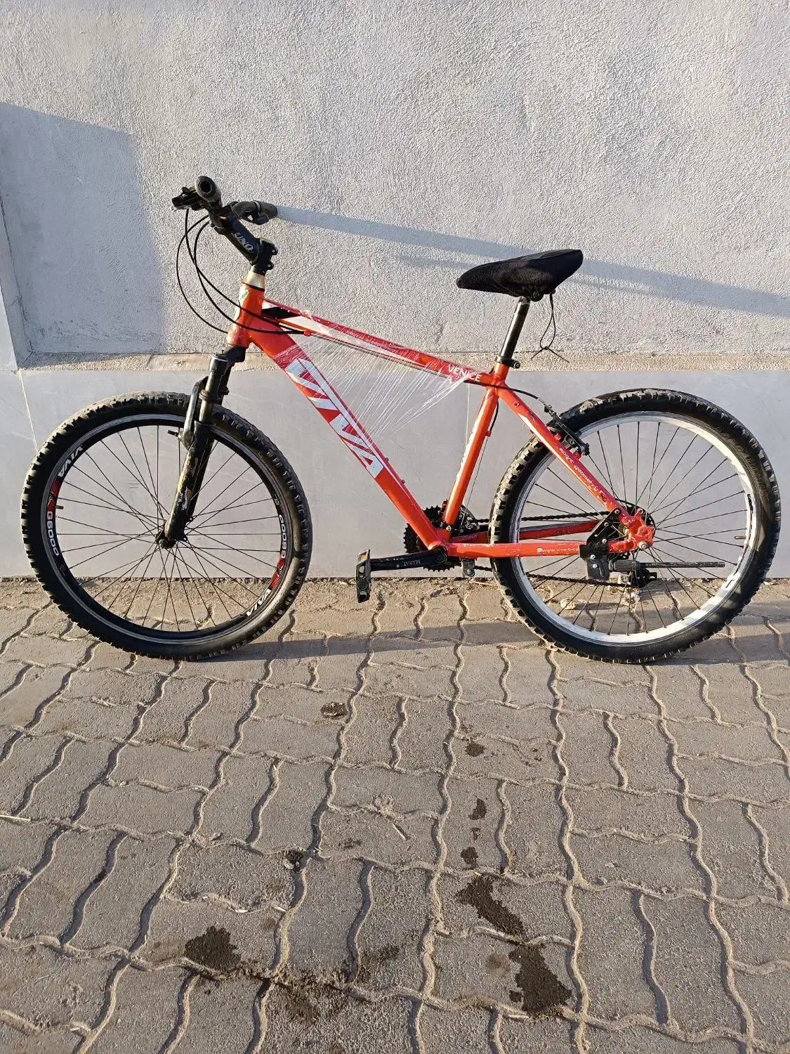 یک عدد دوچرخه سایز۲۶ کم کار تمیز حرفه‌ای مارک ویوا|دوچرخه، اسکیت، اسکوتر|تربت جام, جامی|دیوار