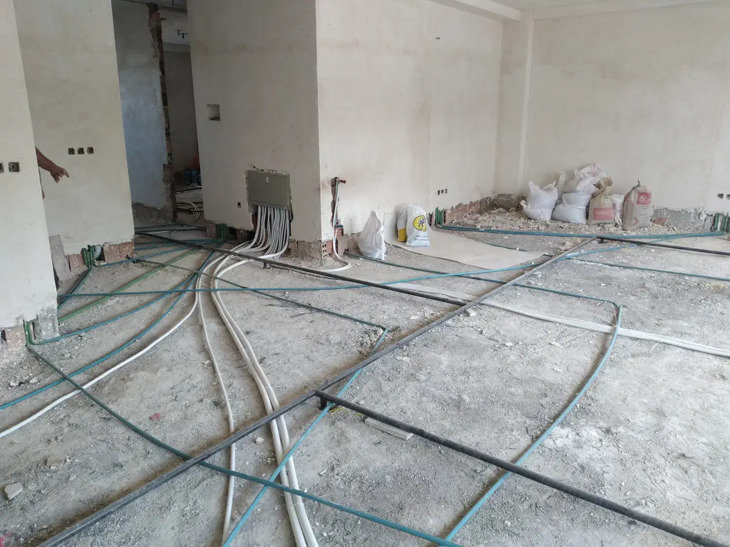 کلیه خدمات برقی ساختمان وصنعتی|خدمات پیشه و مهارت|اردبیل, |دیوار