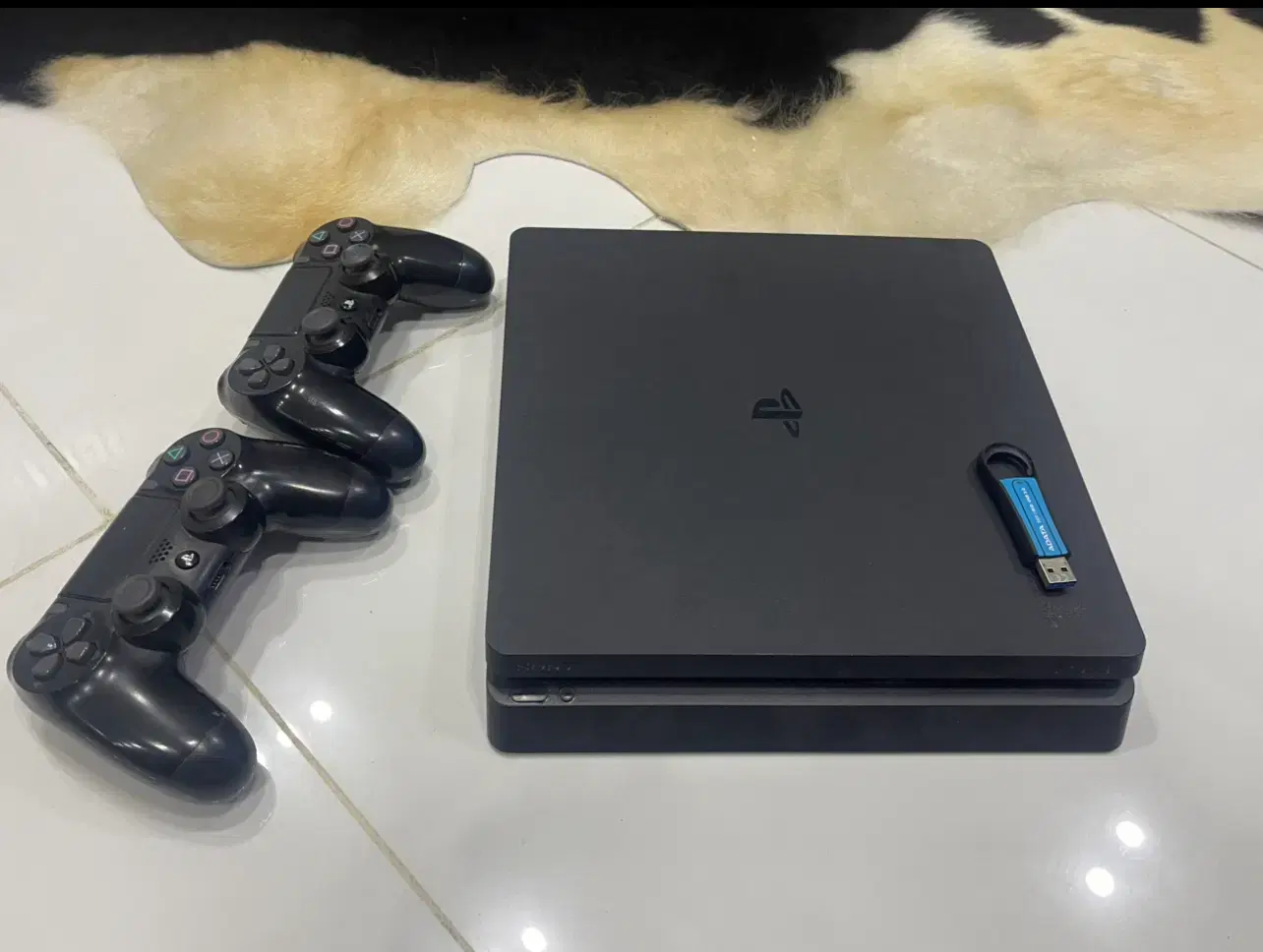 Ps4 slim|کنسول، بازی ویدئویی و آنلاین|اصفهان, باغ دریاچه|دیوار