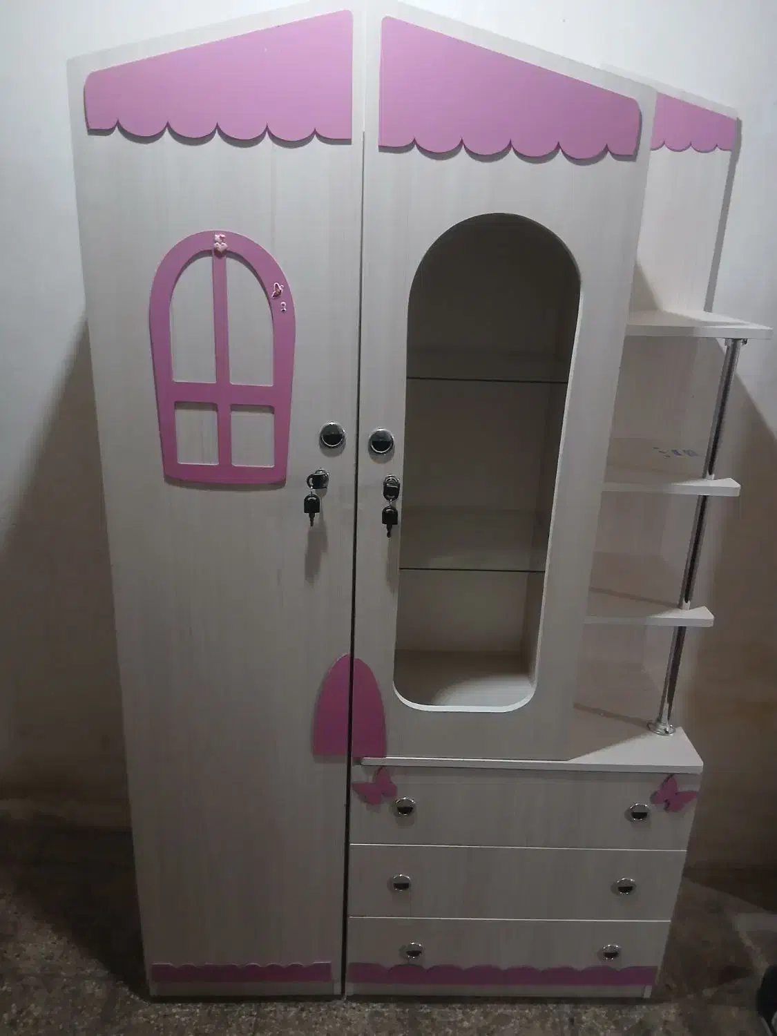 کمد   .    یه خمیر گیر خوب هم هست توافقی|تخت و صندلی بچه|سبزوار, باهنر|دیوار