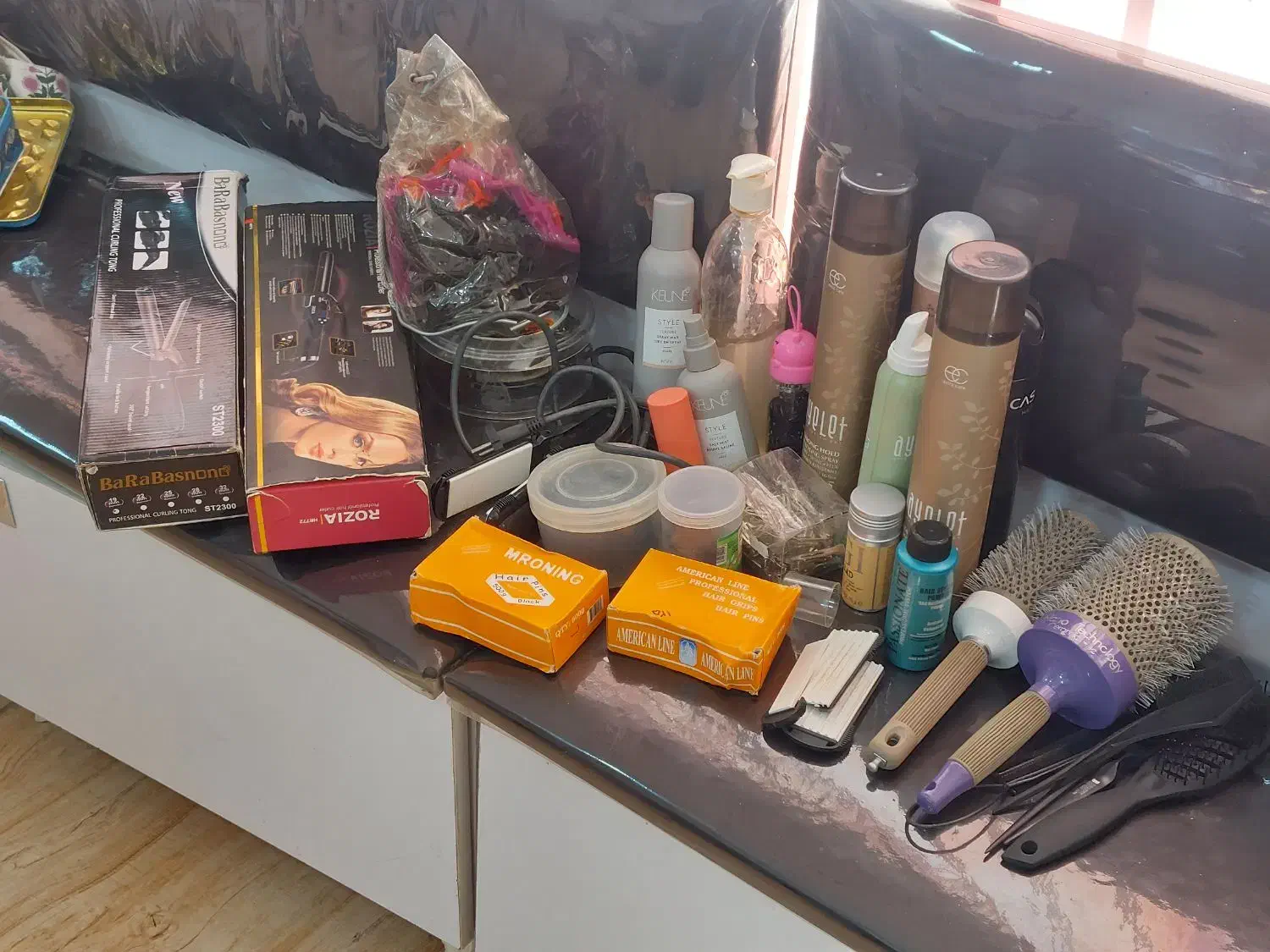 لوازم گریم و میکاپ وشینیون و ناخن کاملا نو|آرایشی، بهداشتی، درمانی|مشکیندشت, |دیوار