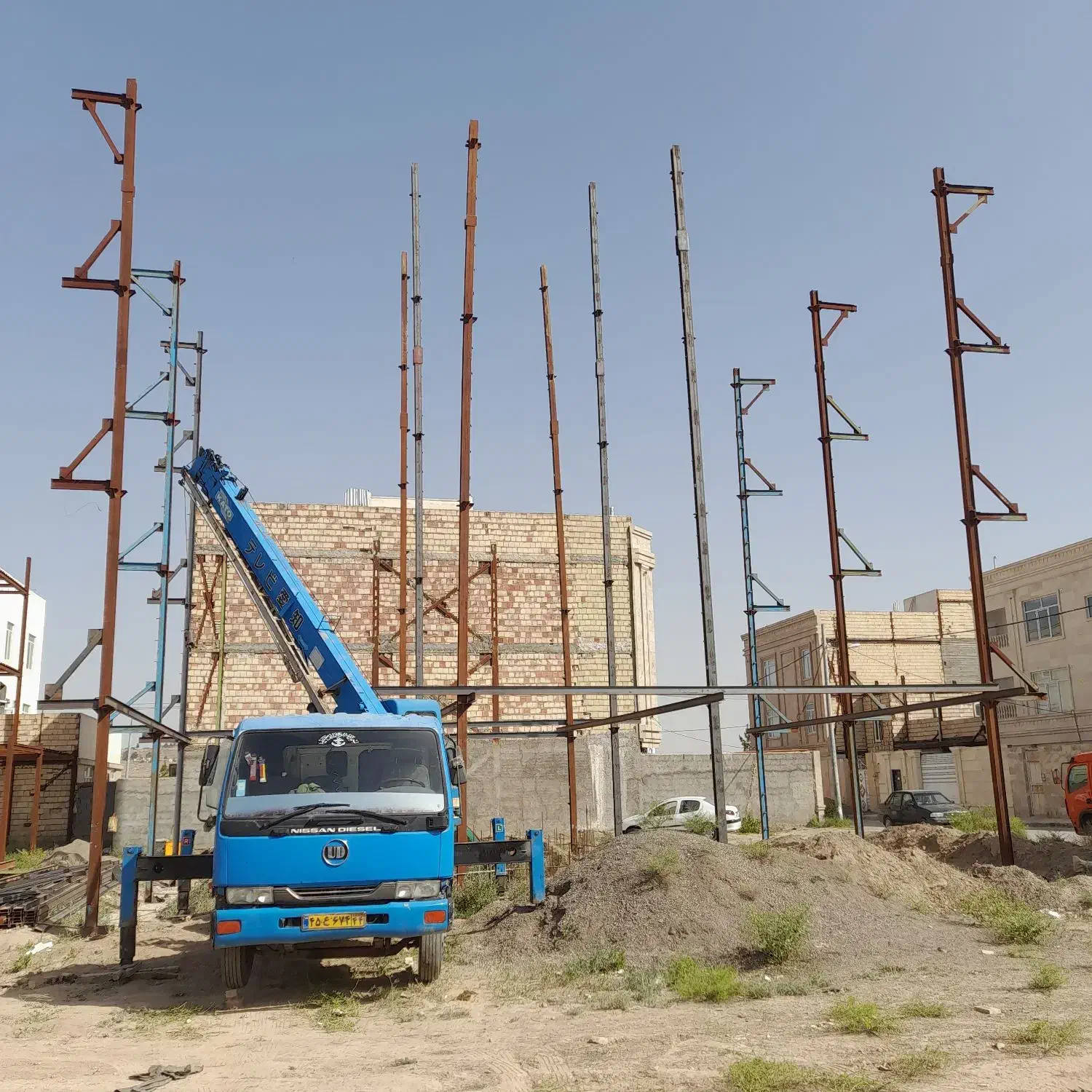 جرثقیل ۷تن و۲۰تن نصب اسکلت وسوله واسلپ واسانسورو..|خدمات حمل و نقل|مشهد, توس (بلوار توس)|دیوار